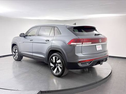 Used 2024 Volkswagen Atlas Cross Sport SE FWD image 4