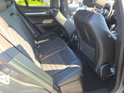 Used 2024 Alfa Romeo Stelvio Veloce image 11