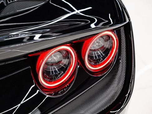 Used 2023 Ferrari F8 Tributo RWD image 32