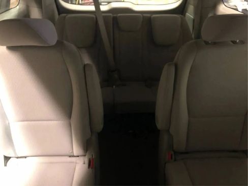 Used 2016 Kia Sedona L image 12