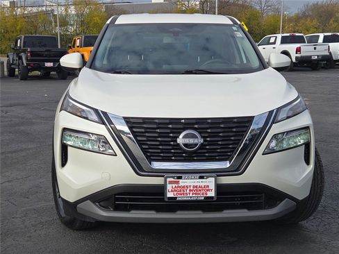 Used 2023 Nissan Rogue SV image 4