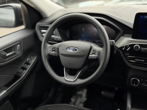 Used 2025 Ford Escape Active AWD/4WD image 17