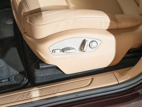 Certified 2026 Porsche Macan AWD/4WD image 13
