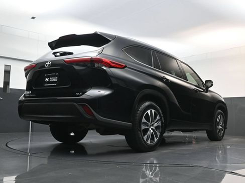 Used 2021 Toyota Highlander XLE FWD image 26