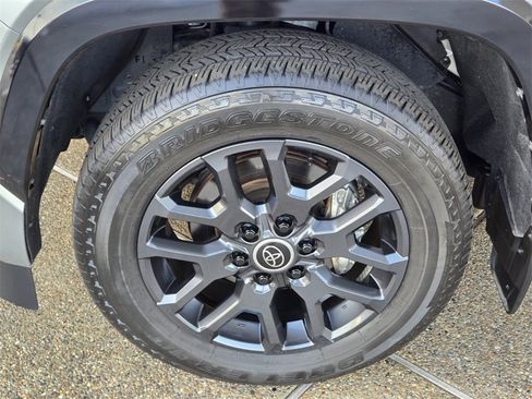 Used 2024 Toyota Sequoia Platinum image 9