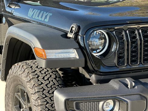 Used 2025 Jeep Wrangler Willys image 10