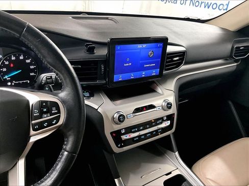 Used 2021 Ford Explorer XLT w/ Equipment Group 202A AWD/4WD image 27