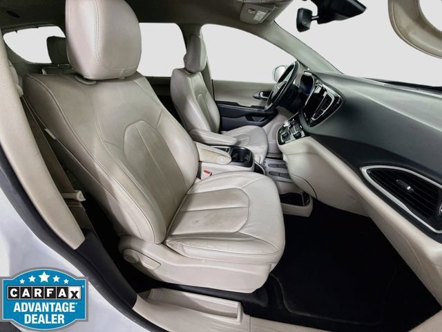 Used 2021 Chrysler Pacifica Touring-L FWD image 28