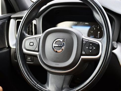 Used 2019 Volvo XC60 T6 Momentum w/ Multimedia Package image 20