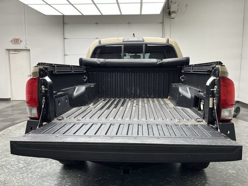 Used 2016 Toyota Tacoma TRD Off-Road w/ Towing Package AWD/4WD image 27