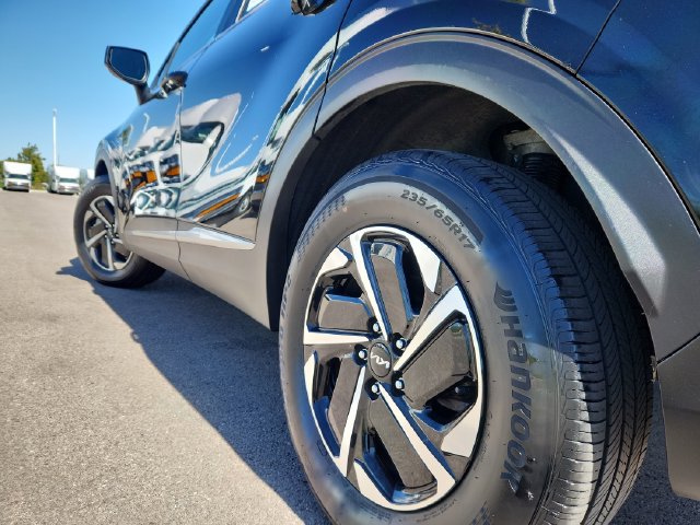 Used 2023 Kia Sportage LX AWD/4WD image 18