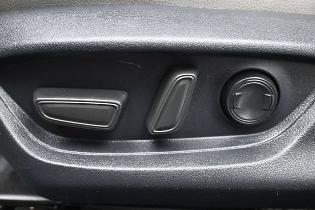 Used 2025 Toyota Camry SE w/ Convenience Package FWD image 8