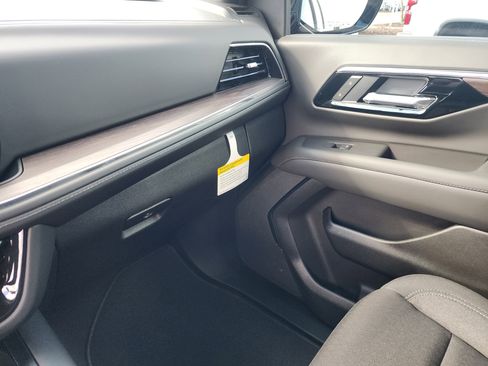 New 2026 Chevrolet Suburban LS image 36