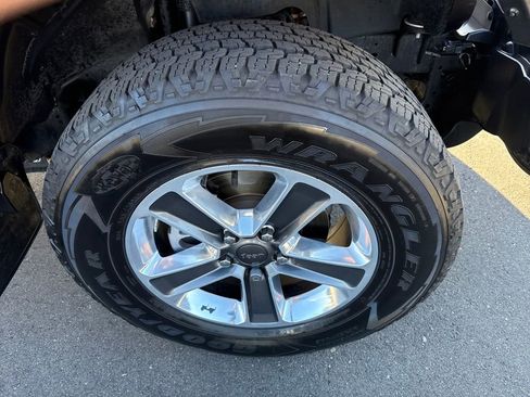 Used 2021 Jeep Wrangler Unlimited Sahara image 35