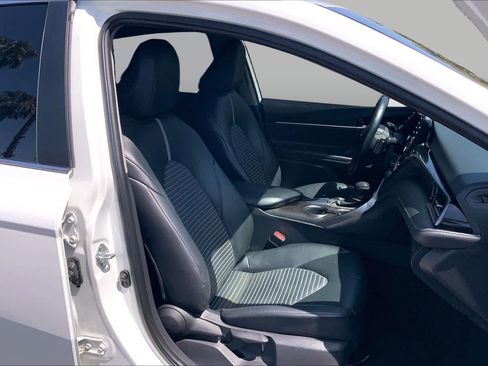 Used 2021 Toyota Camry SE image 8