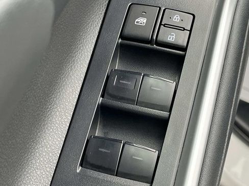 Used 2023 Toyota Highlander XLE image 33