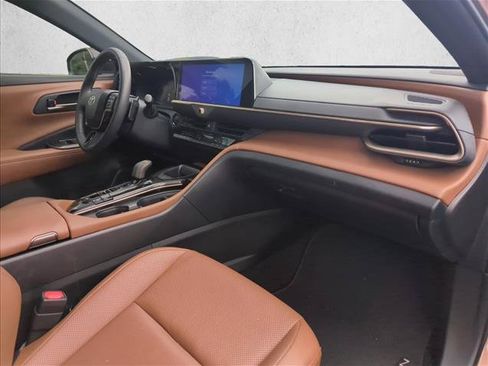 Certified 2025 Toyota Crown Signia AWD/4WD image 30