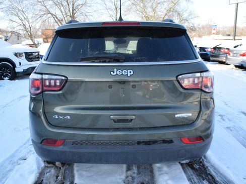 Used 2018 Jeep Compass Latitude w/ Popular Equipment Group AWD/4WD image 9