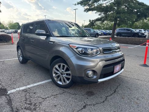 Used 2017 Kia Soul + w/ Primo Package FWD image 2