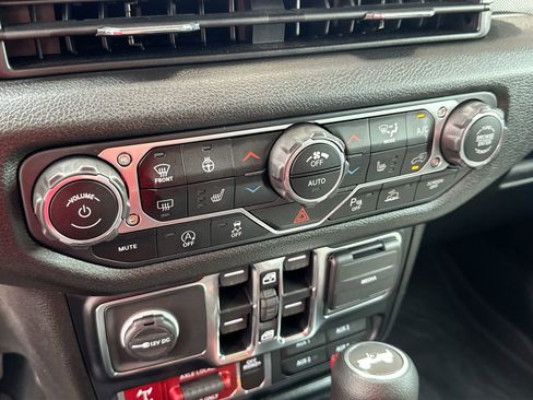 Used 2024 Jeep Wrangler Willys image 18