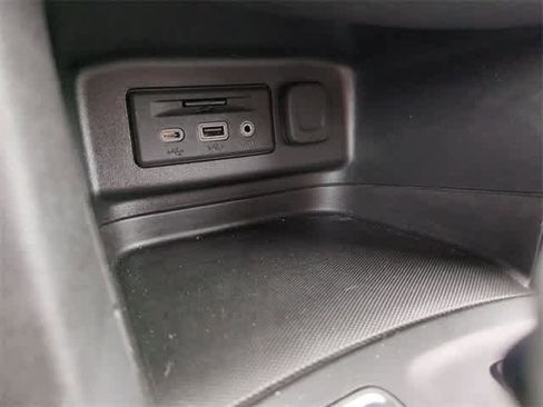 Used 2022 Chevrolet Equinox RS w/ Infotainment Package image 32