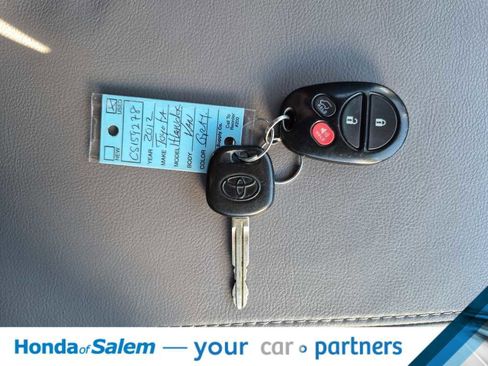 Used 2012 Toyota Highlander 4WD image 20