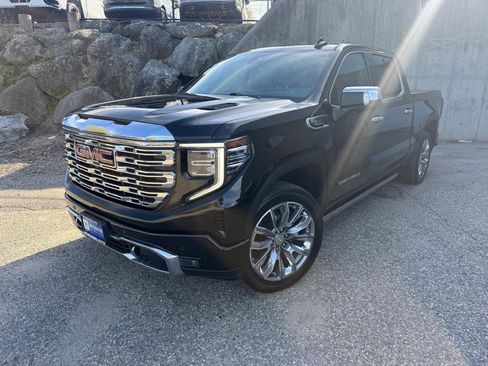 Used 2022 GMC Sierra 1500 Denali w/ Denali Reserve Package AWD/4WD image 1
