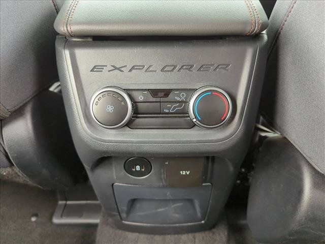 Used 2025 Ford Explorer Active RWD image 16