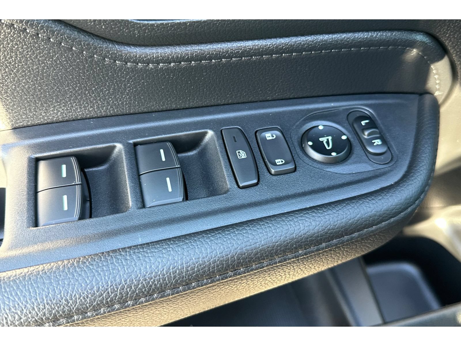 Used 2024 Honda Odyssey Elite image 12