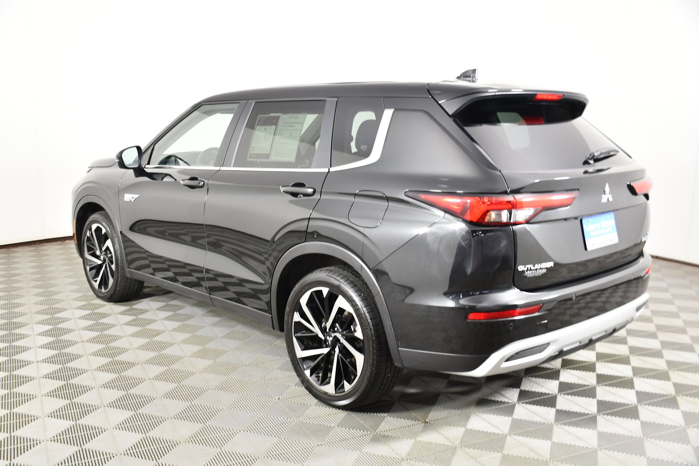 Used 2025 Mitsubishi Outlander SE AWD/4WD image 8