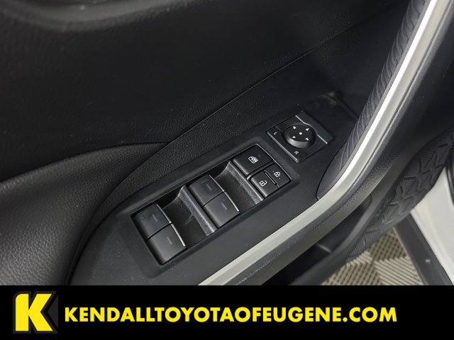 Used 2025 Toyota RAV4 XLE AWD/4WD image 22