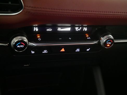 Used 2021 MAZDA MAZDA3 s image 23