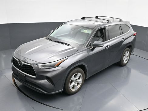 Used 2021 Toyota Highlander L image 30
