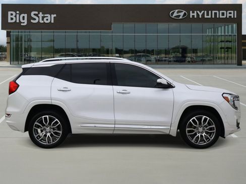 Used 2024 GMC Terrain Denali w/ Denali Premium Package AWD/4WD image 5