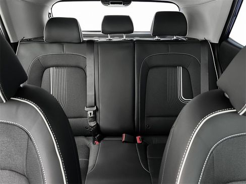 New 2025 Hyundai Venue Limited image 16