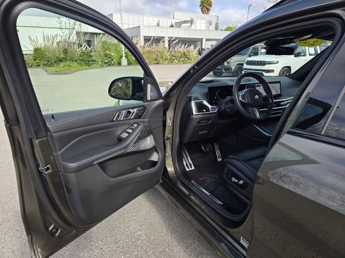 Used 2025 BMW X7 M60i w/ Executive Package image 21