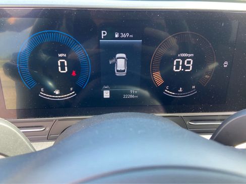 Used 2025 Hyundai Kona SEL AWD/4WD image 20