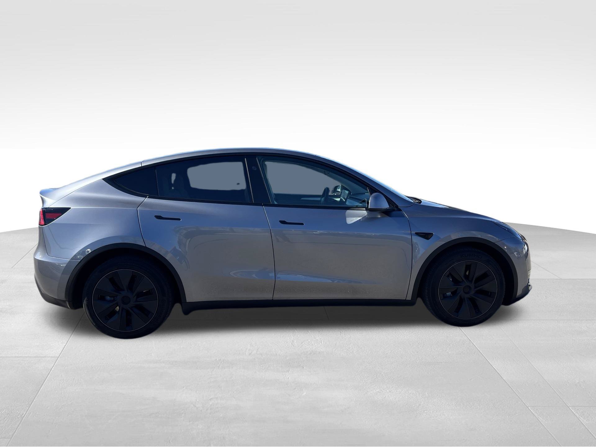 Used 2024 Tesla Model Y Long Range AWD/4WD image 4