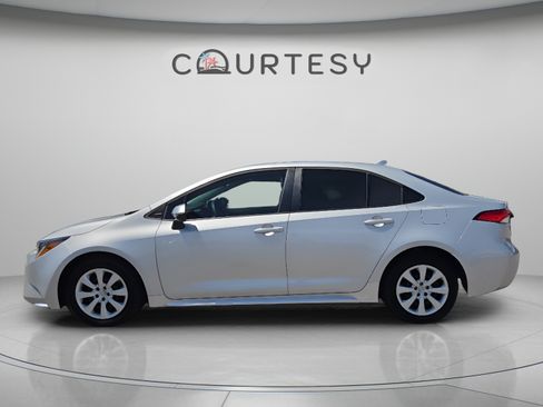 Certified 2024 Toyota Corolla LE FWD image 2