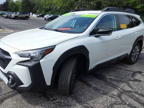 Used 2023 Subaru Outback Limited AWD/4WD image 4