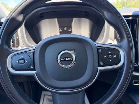 Used 2018 Volvo XC60 T5 Momentum AWD/4WD image 22