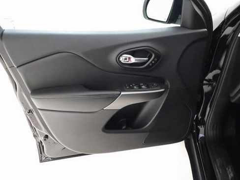 Used 2022 Jeep Cherokee Limited image 8