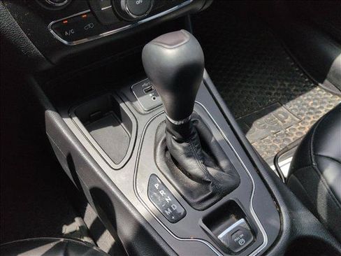 Used 2020 Jeep Cherokee Latitude Plus FWD image 11