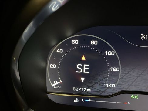 Used 2024 GMC Yukon XL SLT image 21