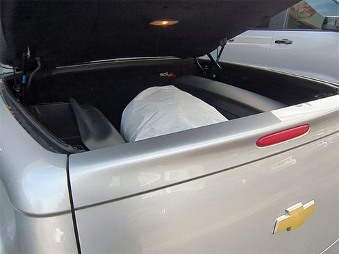 Used 2005 Chevrolet SSR Base w/ Preferred Equipment Group image 25