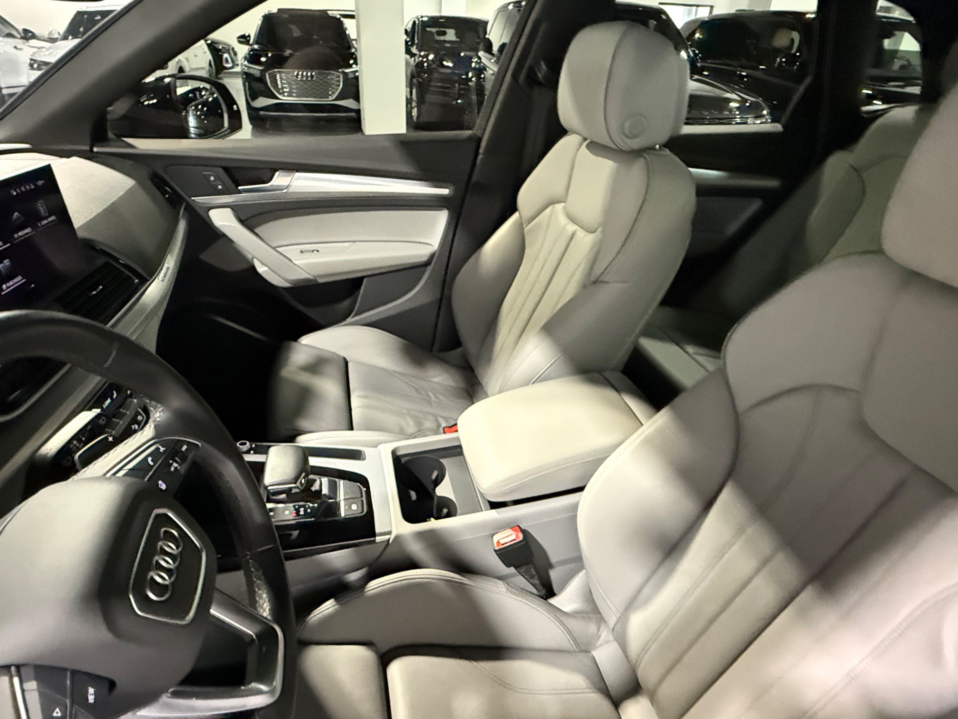 Used 2024 Audi Q5 2.0T Premium w/ Summer of Audi Package AWD/4WD image 23