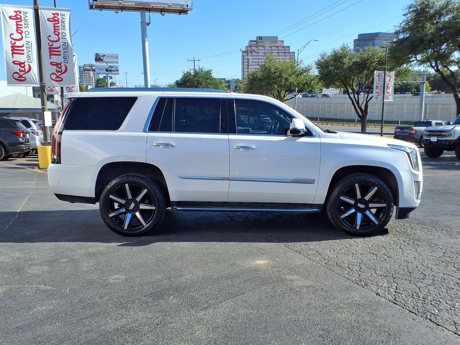 Used 2020 Cadillac Escalade Luxury RWD image 5