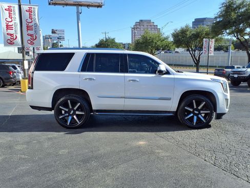 Used 2020 Cadillac Escalade Luxury RWD image 5