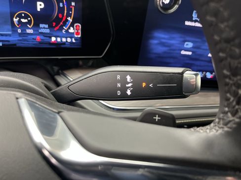 Certified 2025 Chevrolet Suburban Premier w/ Sun And Tow Package image 29