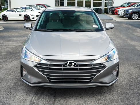 Used 2020 Hyundai Elantra SE FWD image 2